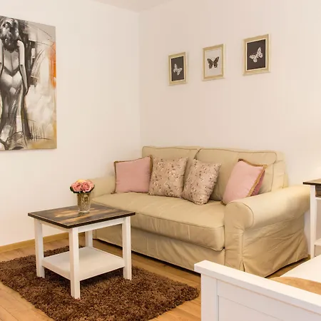 Apartament Sector 4 - Motru 75 By Mrg